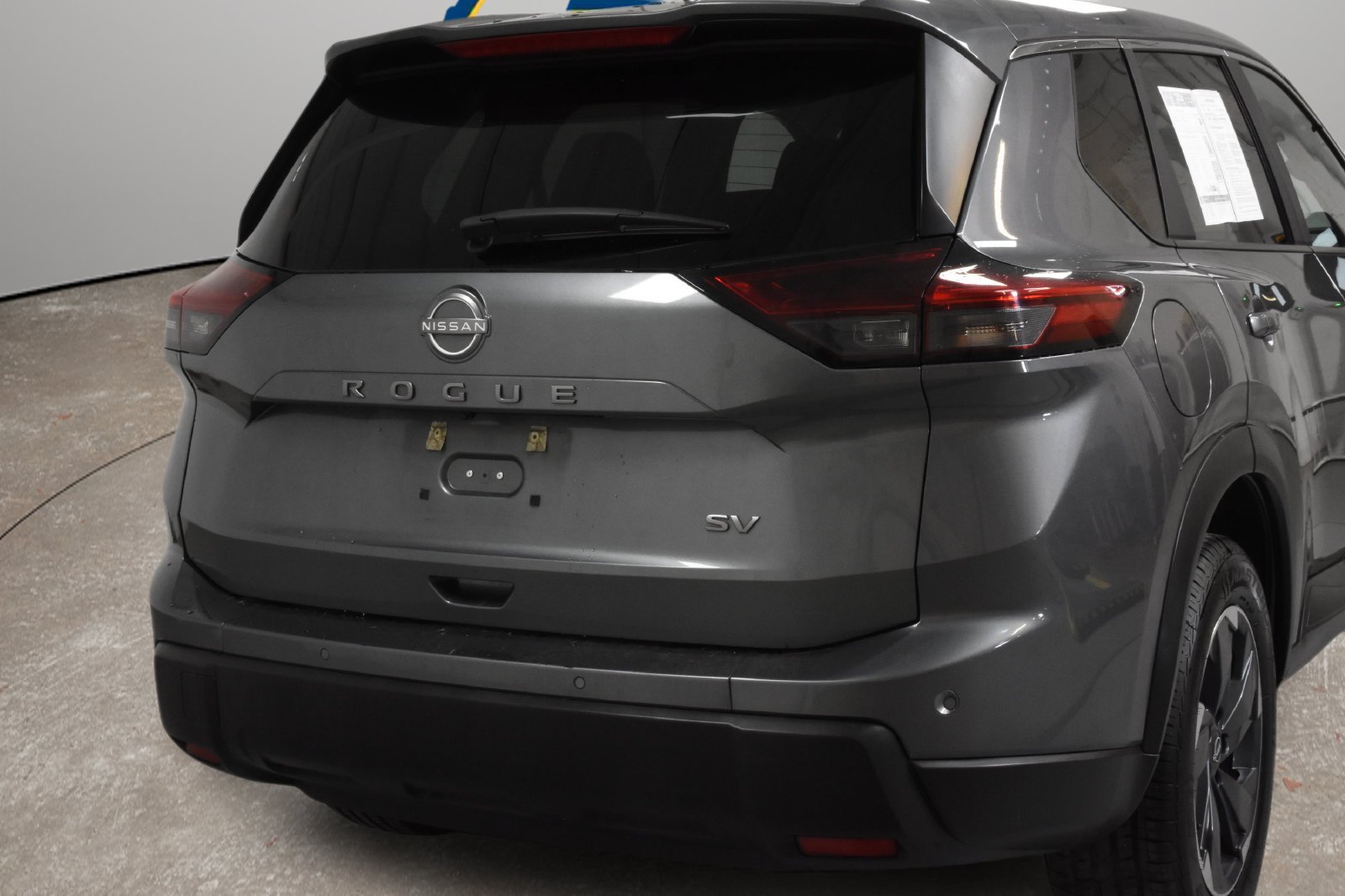 Used 2024 Nissan Rogue SV FWD image 3