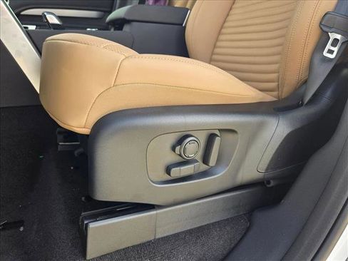New 2026 Land Rover Discovery Limited Edition image 4