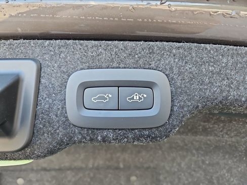 Used 2024 Volvo S90 B6 Ultimate image 33