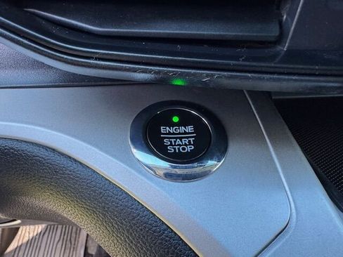 Used 2021 Ford Explorer XLT image 10