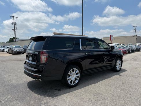 Used 2021 Chevrolet Suburban High Country w/ Premium Package AWD/4WD image 6