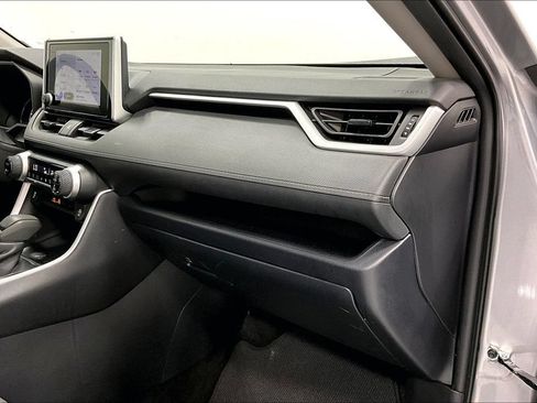 Used 2025 Toyota RAV4 XLE FWD image 18