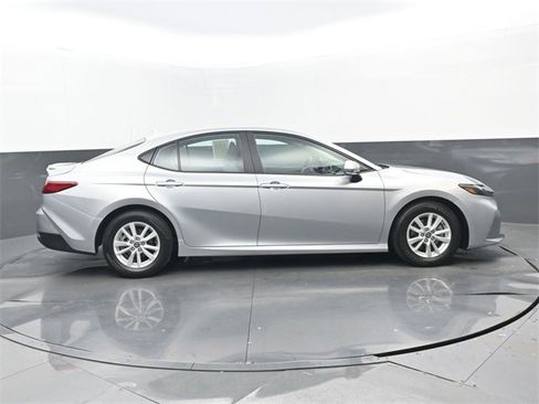 Used 2025 Toyota Camry LE image 2