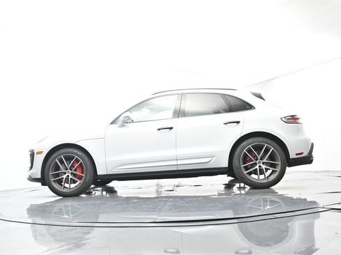 Certified 2024 Porsche Macan S AWD/4WD image 46