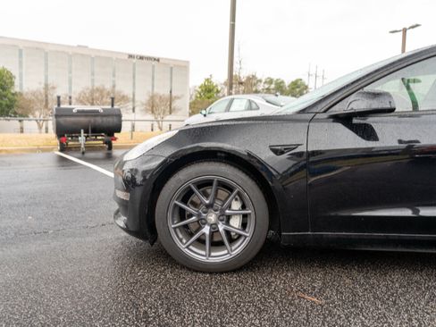 Used 2023 Tesla Model 3 Standard Range image 3
