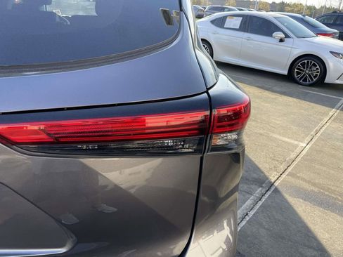 Used 2023 Toyota Highlander XLE image 17