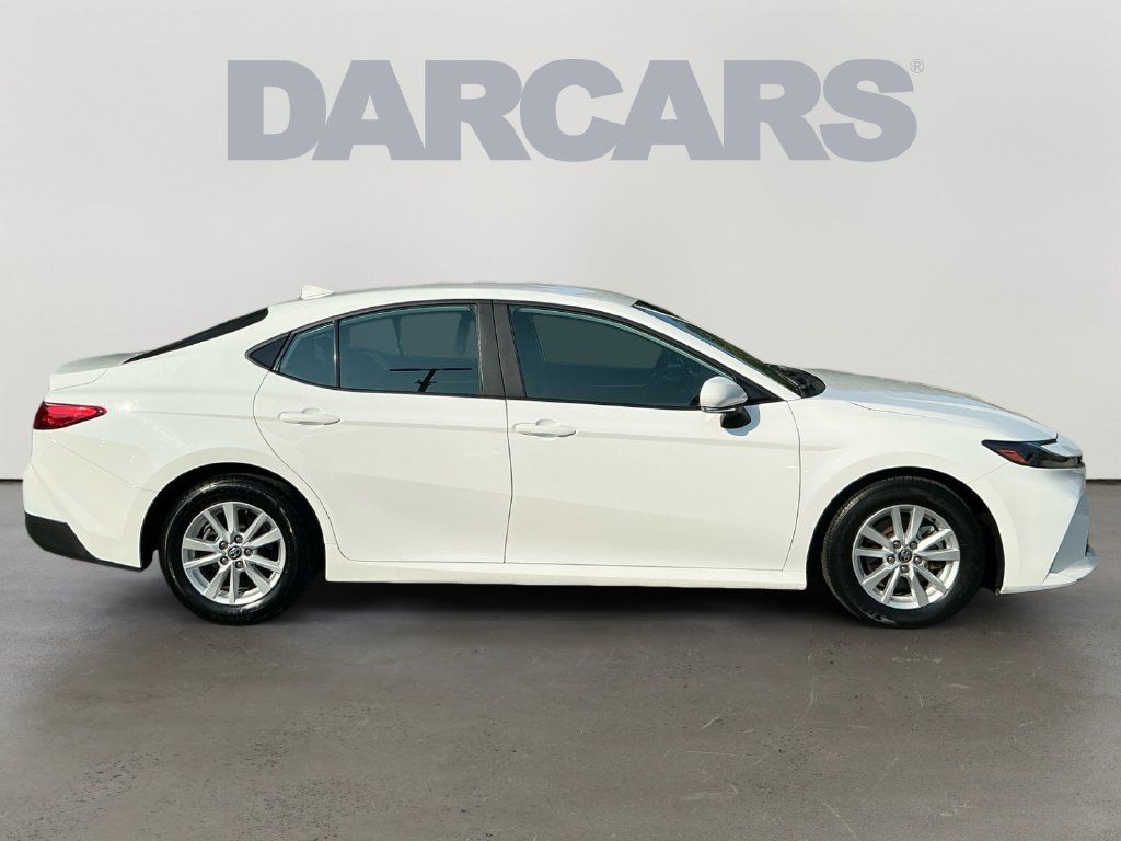 Used 2025 Toyota Camry LE FWD image 8
