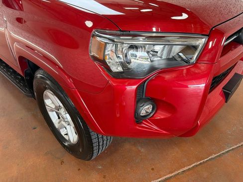 Used 2022 Toyota 4Runner SR5 Premium w/ Moonroof Package RWD image 9