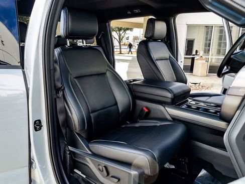 Used 2025 Ford F150 Lariat w/ Equipment Group 501A Mid image 30