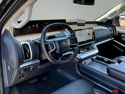 Used 2025 Ford Expedition Max Platinum AWD/4WD image 18