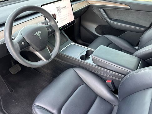 Used 2024 Tesla Model Y Long Range image 10