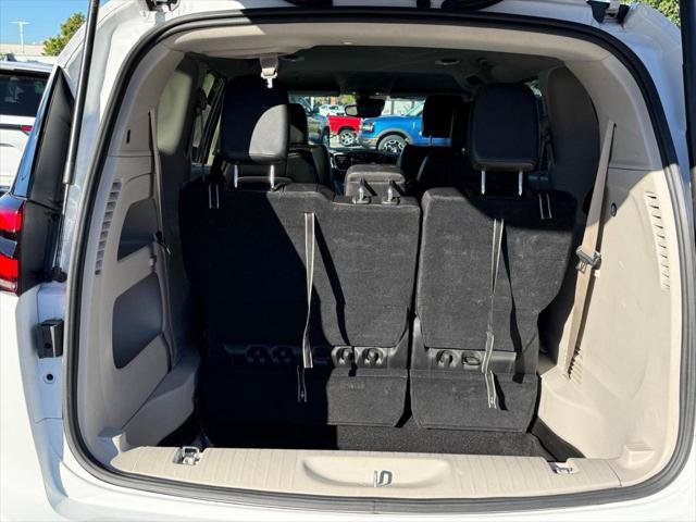 Certified 2024 Chrysler Pacifica Touring-L FWD image 5