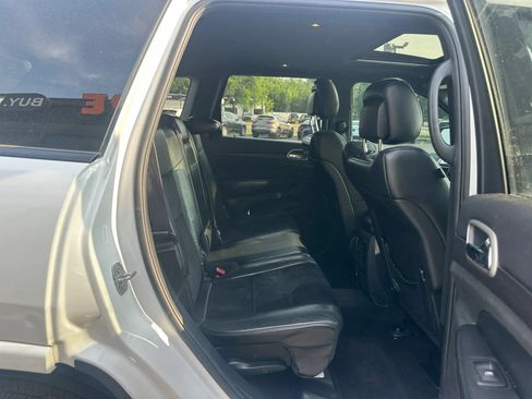 Used 2018 Jeep Grand Cherokee Altitude AWD/4WD image 14