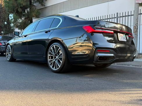 Used 2022 BMW 740i w/ M Sport Package RWD image 7