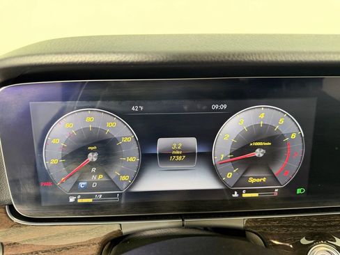 Used 2018 Mercedes-Benz E 300 4MATIC image 17