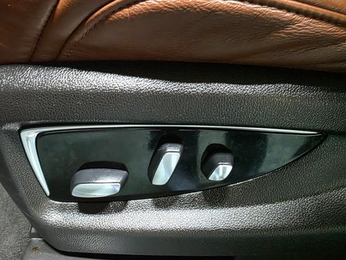 Used 2019 Cadillac Escalade Premium Luxury image 17