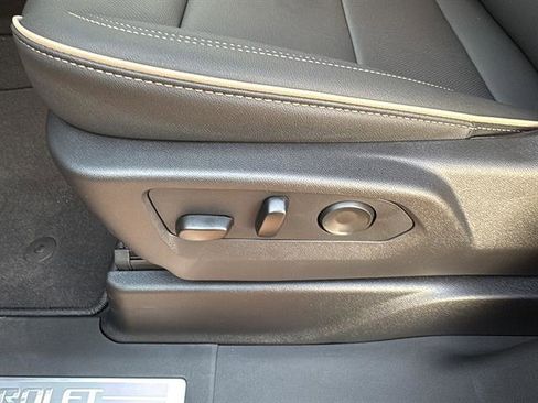 New 2025 Chevrolet Suburban Premier w/ Sun And Tow Package image 17