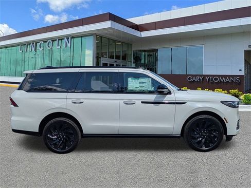 New 2025 Lincoln Navigator Reserve w/ Jet Appearance Package image 3