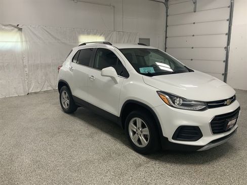 Used 2019 Chevrolet Trax LT w/ LT Convenience Package AWD/4WD image 4