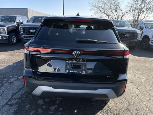 New 2026 Volkswagen Tiguan SE image 5