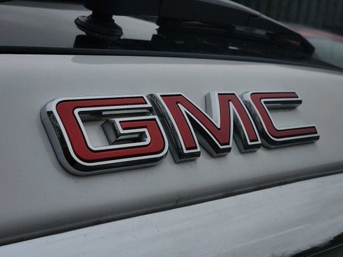 Used 2023 GMC Terrain SLT image 31