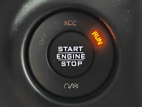 Used 2023 Jeep Gladiator Sport AWD/4WD image 11