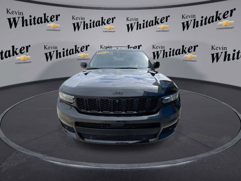 Used 2023 Jeep Grand Cherokee L Limited w/ Luxury Tech Group II image 3