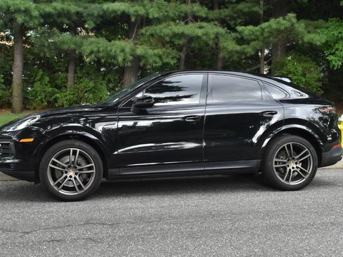 Used 2022 Porsche Cayenne Platinum Edition AWD/4WD image 4
