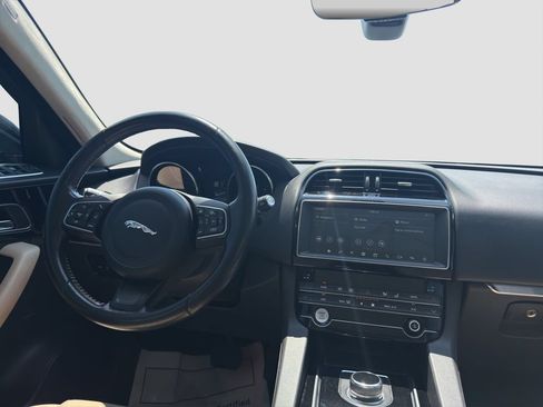 Used 2020 Jaguar F-PACE Premium AWD/4WD image 14