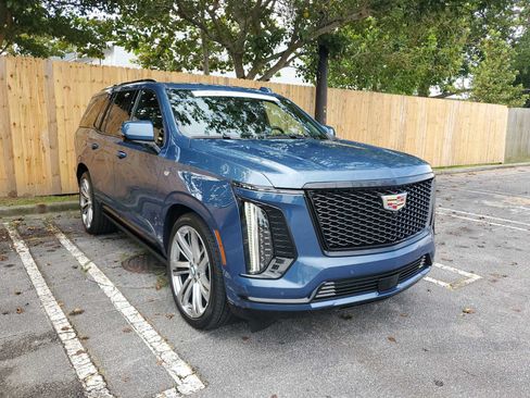 Certified 2026 Cadillac Escalade Platinum Sport AWD/4WD image 7