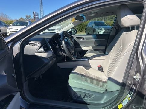 Used 2020 Toyota Camry SE image 13