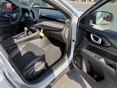 New 2025 Jeep Compass Latitude w/ Sun & Sound Group image 13