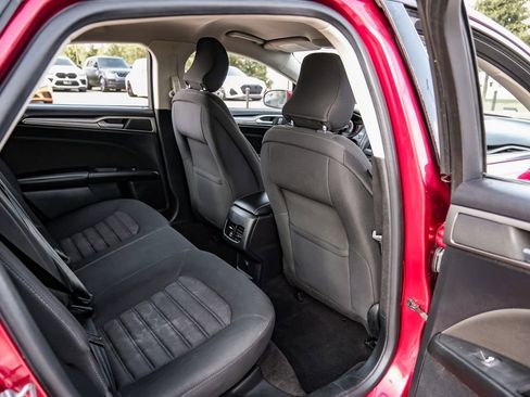 Used 2018 Ford Fusion SE w/ Fusion SE Technology Package image 33