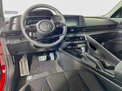 Certified 2025 Hyundai Elantra Sport w/ Cargo Package image 6