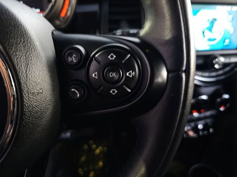 Used 2021 MINI Cooper 4-Door Hardtop image 12