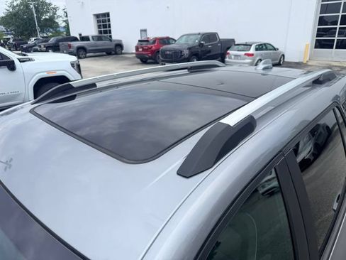 Used 2025 Chevrolet Equinox LT w/ Convenience Package II FWD image 9