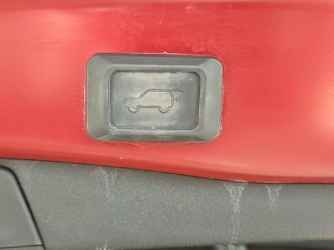 Used 2019 Toyota RAV4 Limited w/ Advanced Technology Package FWD image 7