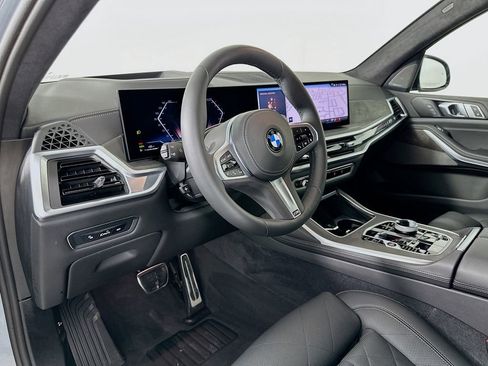 Used 2025 BMW X7 xDrive40i w/ M Sport Package image 9
