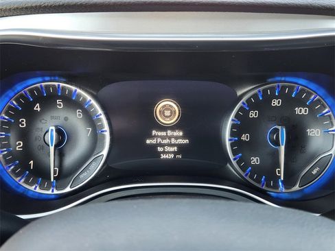 Used 2025 Chrysler Pacifica Limited image 16