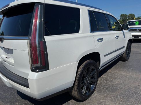 Used 2018 Cadillac Escalade Platinum AWD/4WD image 11