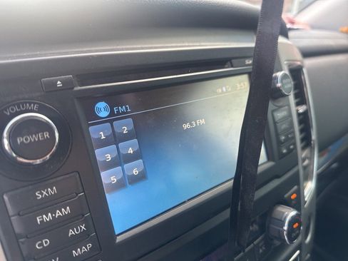 Used 2018 Nissan Titan SV w/ SV Convenience Package image 9