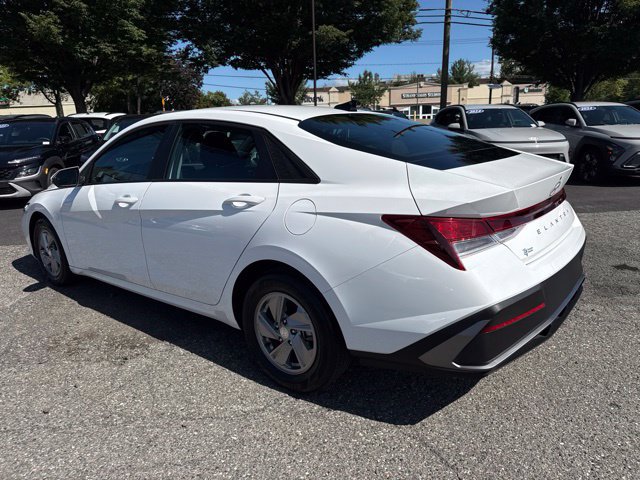 Used 2026 Hyundai Elantra SE FWD image 19
