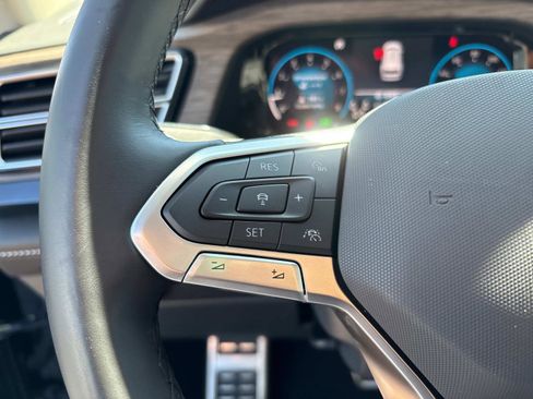 Used 2025 Volkswagen Atlas SEL Premium R-Line image 21