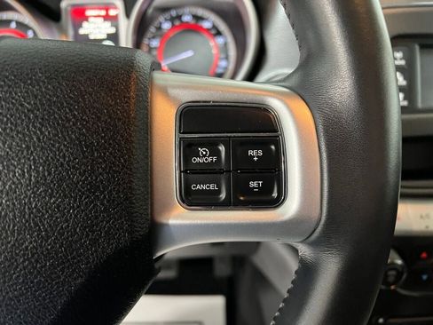 Used 2017 Dodge Journey SXT w/ Comfort/Convenience Group image 12