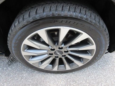 Used 2021 Lincoln Navigator Reserve w/ Luxury Package AWD/4WD image 13