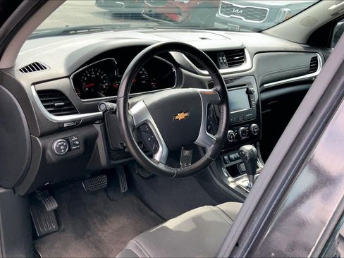 Used 2017 Chevrolet Traverse LT w/ Style and Technology Package FWD image 13