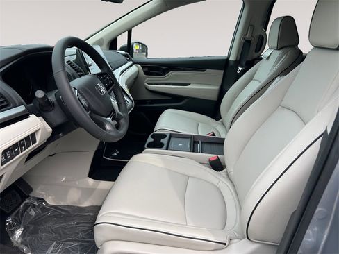 New 2026 Honda Odyssey Touring image 9