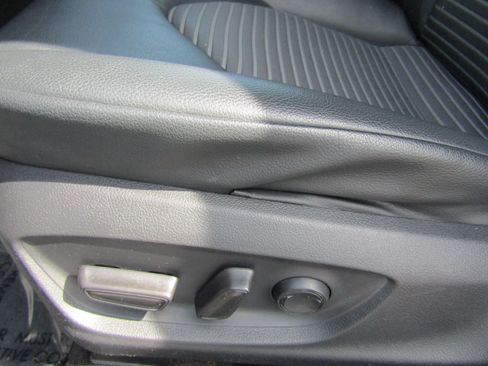 Used 2021 Toyota Camry SE FWD image 19