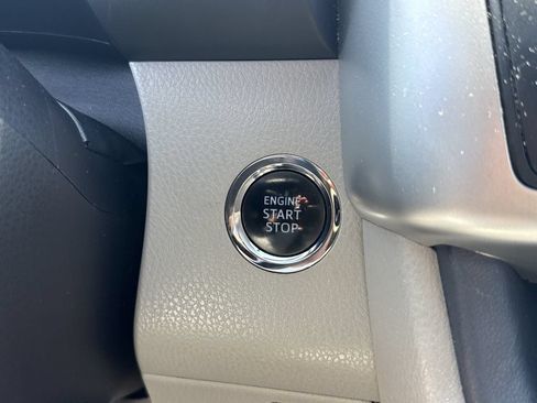 Used 2016 Toyota Highlander XLE FWD image 19
