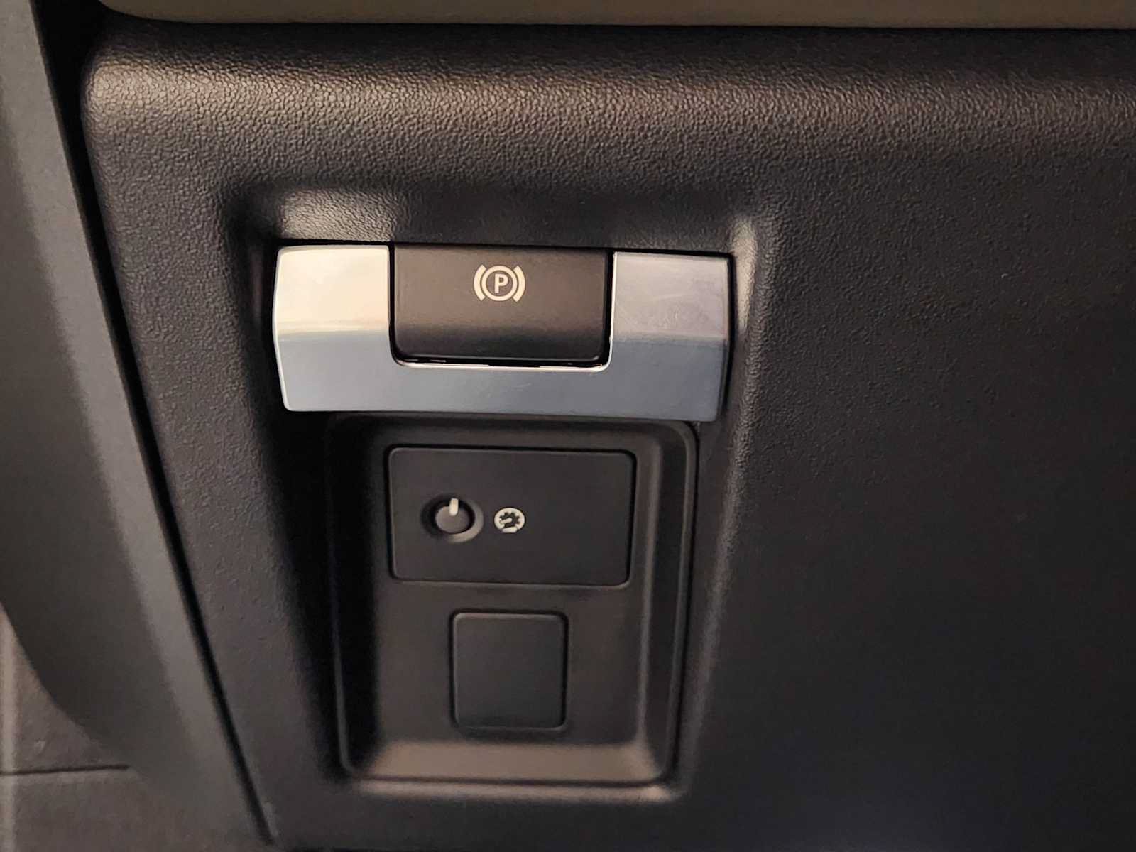 Used 2025 Land Rover Defender 110 S AWD/4WD image 22